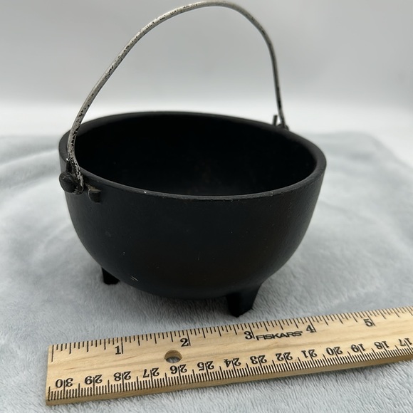 Alloy Vintage Small Camping Pot 3-Footed MIN-ALLOY-NYC #90196 (Cauldron Pot) - Picture 2 of 7